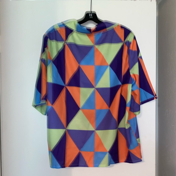 2/$15 Plus Geo Print Button Down Top - Picture 4 of 4